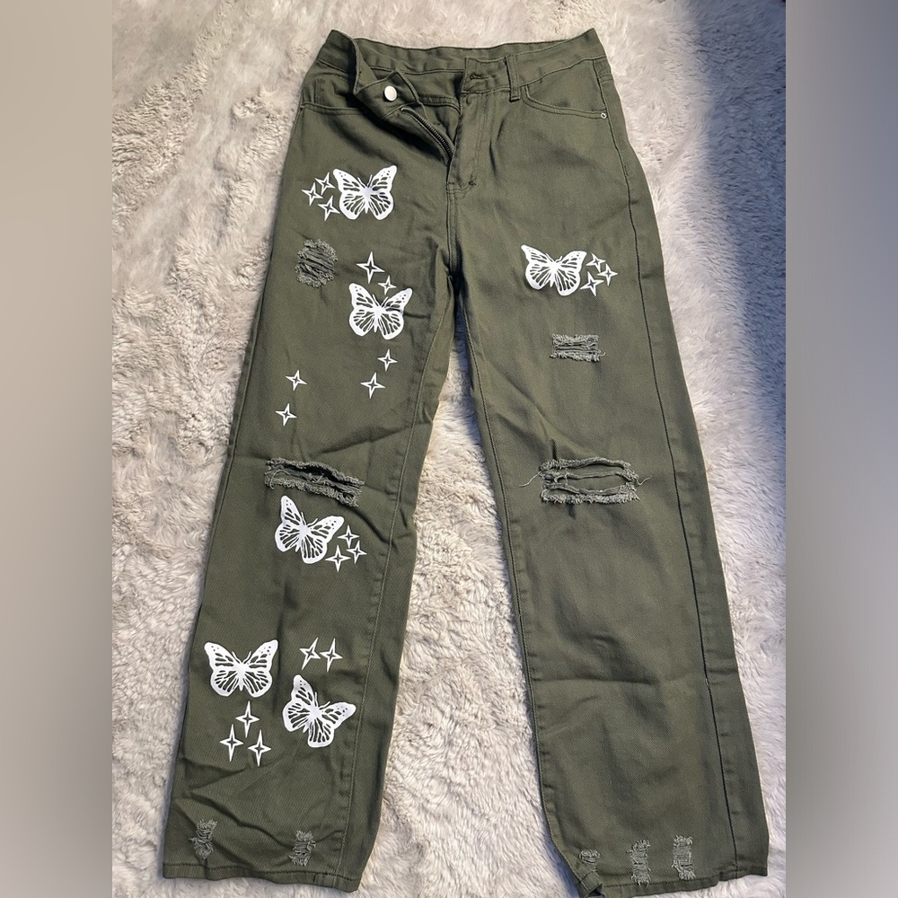 SHEIN- EZwear Ripped Detail Butterfly Jeans- Army Green- Size Medium